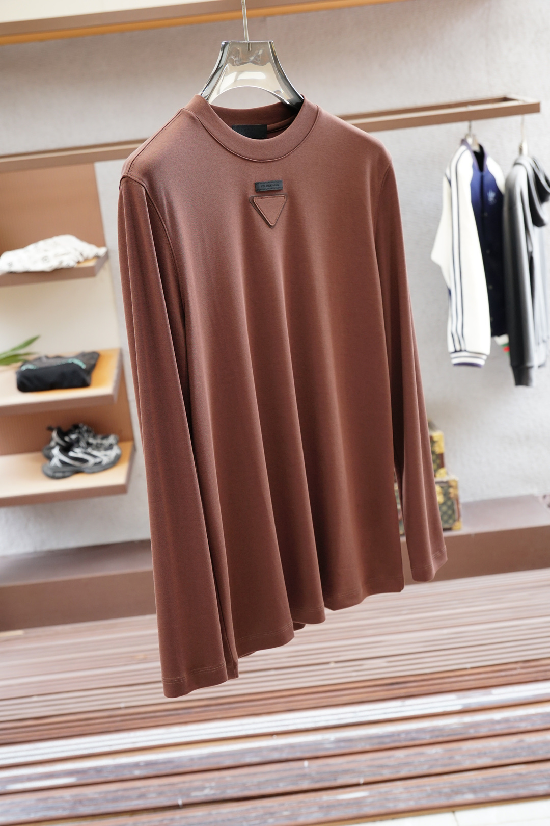 Prada普拉达-高级成衣 2025秋冬打底系列！熟男 轻熟男 最爱款式 最经典净色通勤百搭帅气的圆领短