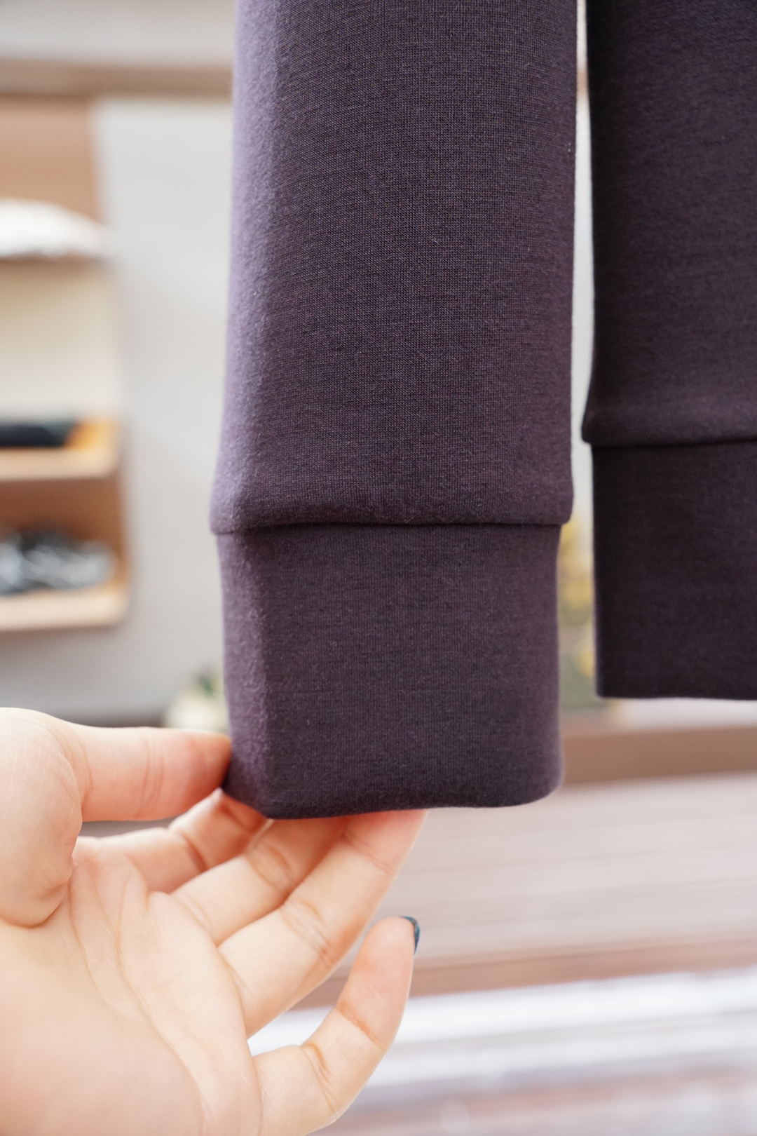 
Gucci 古奇
2025秋款
本款卫衣衫以素净棉质针织，再借明快经典小狗加织带宣告 2025 秋冬秀