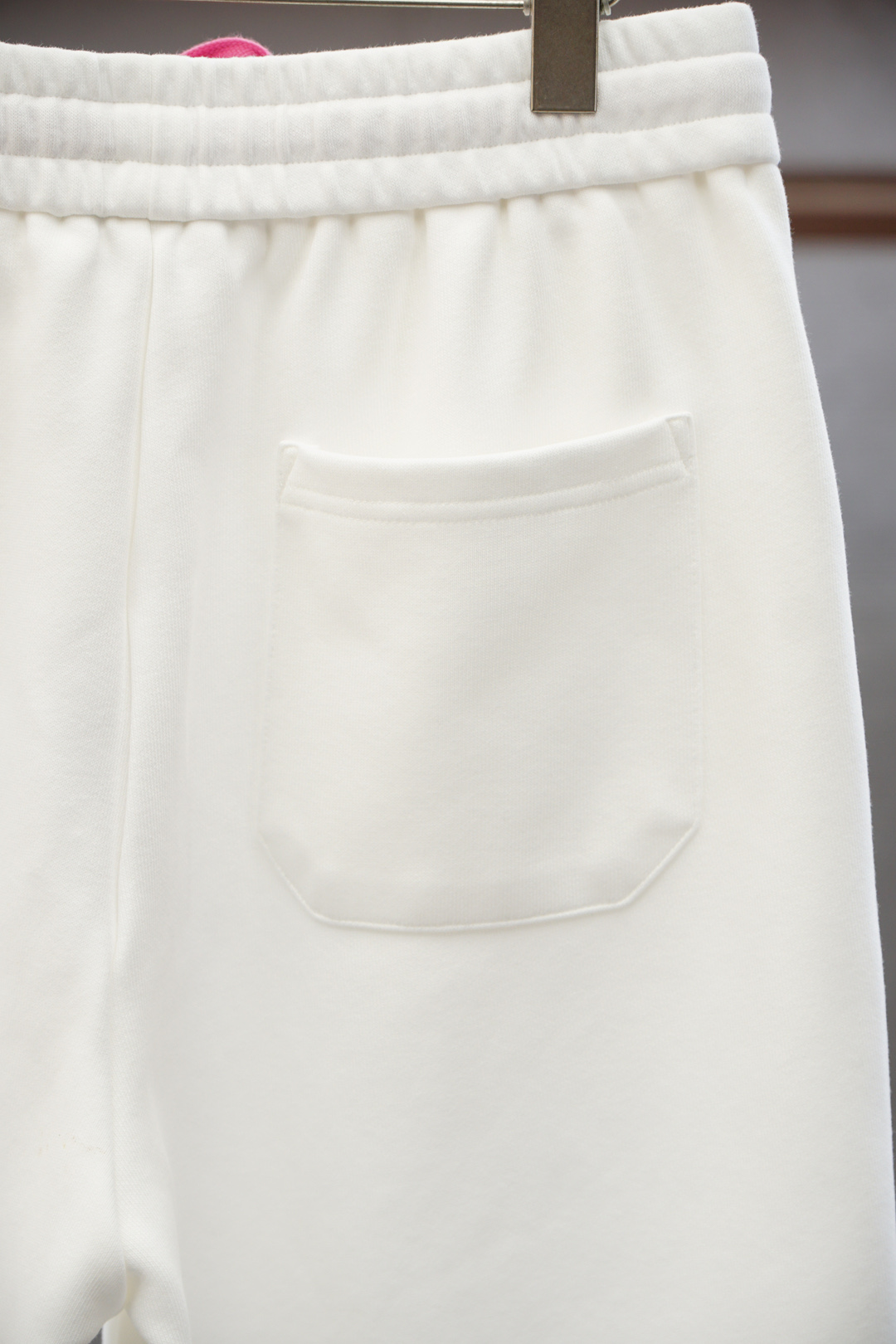 
Dior迪奥-
🔥时尚薄款休闲外套短裤套装 采用客供高密度精纯棉材质面料，软糯亲肤，抗皱立挺有型，品牌