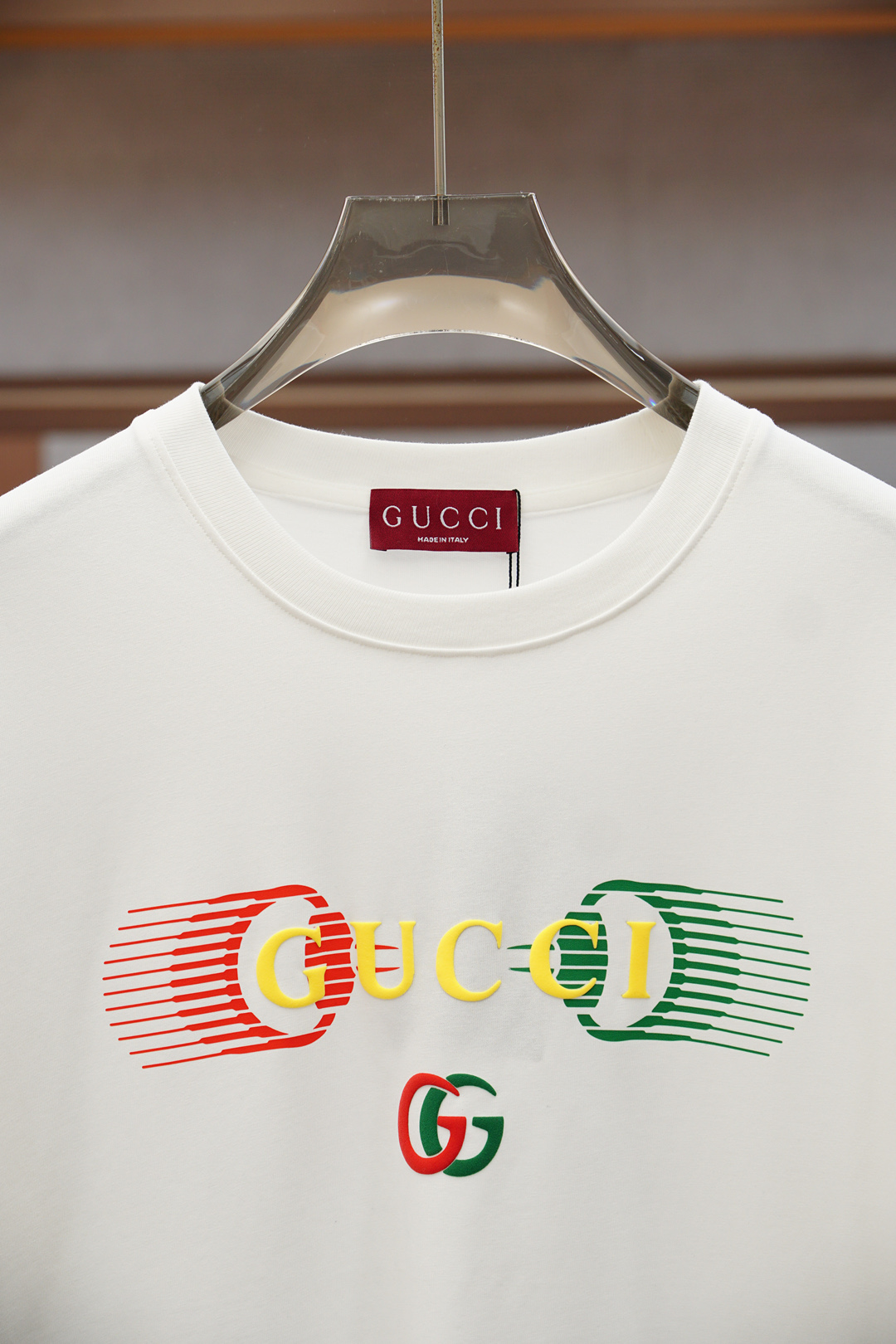 
Gucci 古奇
🔥时尚薄款休闲外套短裤套装 采用客供高密度精纯棉材质面料，软糯亲肤，抗皱立挺有型，品