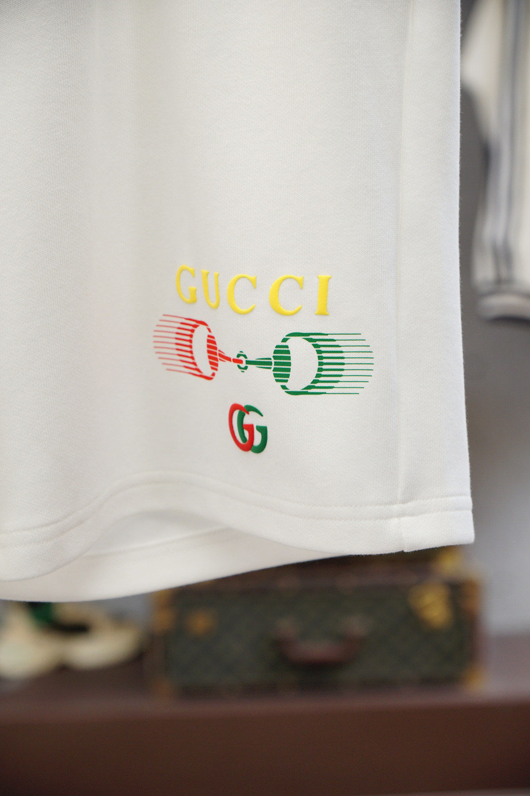 
Gucci
古奇
🔥时尚薄款休闲外套短裤套装 采用客供高密度精纯棉材质面料，软糯亲肤，抗皱立挺有型，品