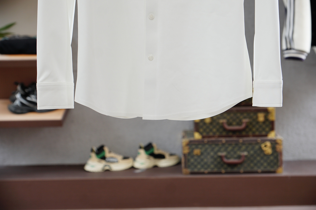 杰尼亚-2025新品 专柜在售 时尚高端男装衬衣，纯白色设计干净利落整洁，董事长精英必备系列，舒适松弛又