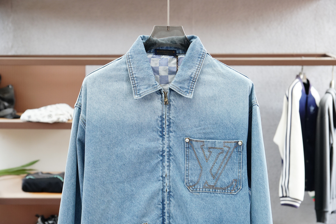 LV 路意威登/2025秋季专柜新款牛仔外套，各路明星专爱款，1.1原版版型细节开发，五金，随意进出专柜