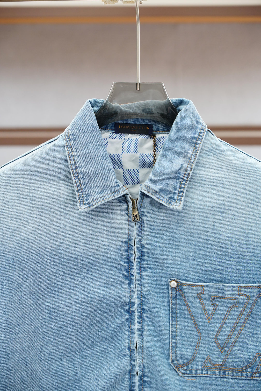 LV 路意威登/2025秋季专柜新款牛仔外套，各路明星专爱款，1.1原版版型细节开发，五金，随意进出专柜