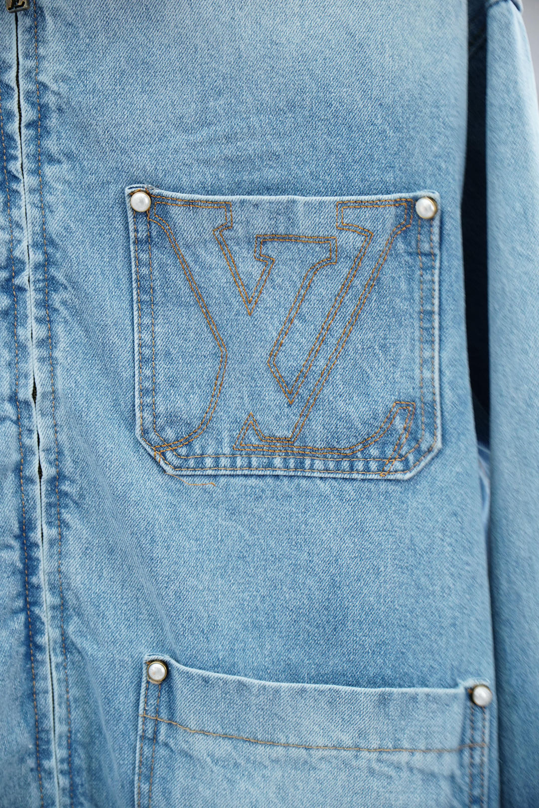 LV 路意威登/2025秋季专柜新款牛仔外套，各路明星专爱款，1.1原版版型细节开发，五金，随意进出专柜