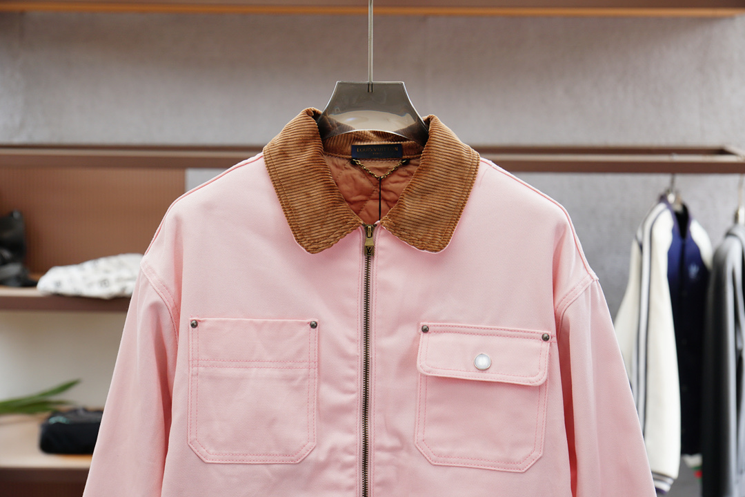 LV 路意威登/2025秋季专柜新款牛仔外套，各路明星专爱款，1.1原版版型细节开发，五金，随意进出专柜