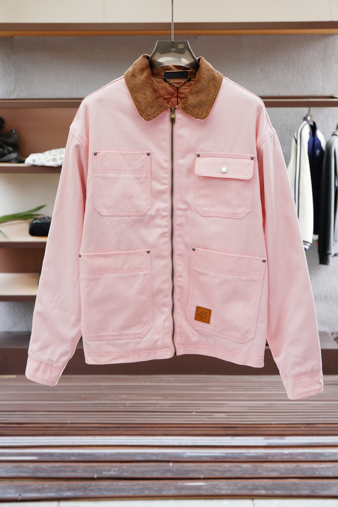 LV 路意威登/2025秋季专柜新款牛仔外套，各路明星专爱款，1.1原版版型细节开发，五金，随意进出专柜