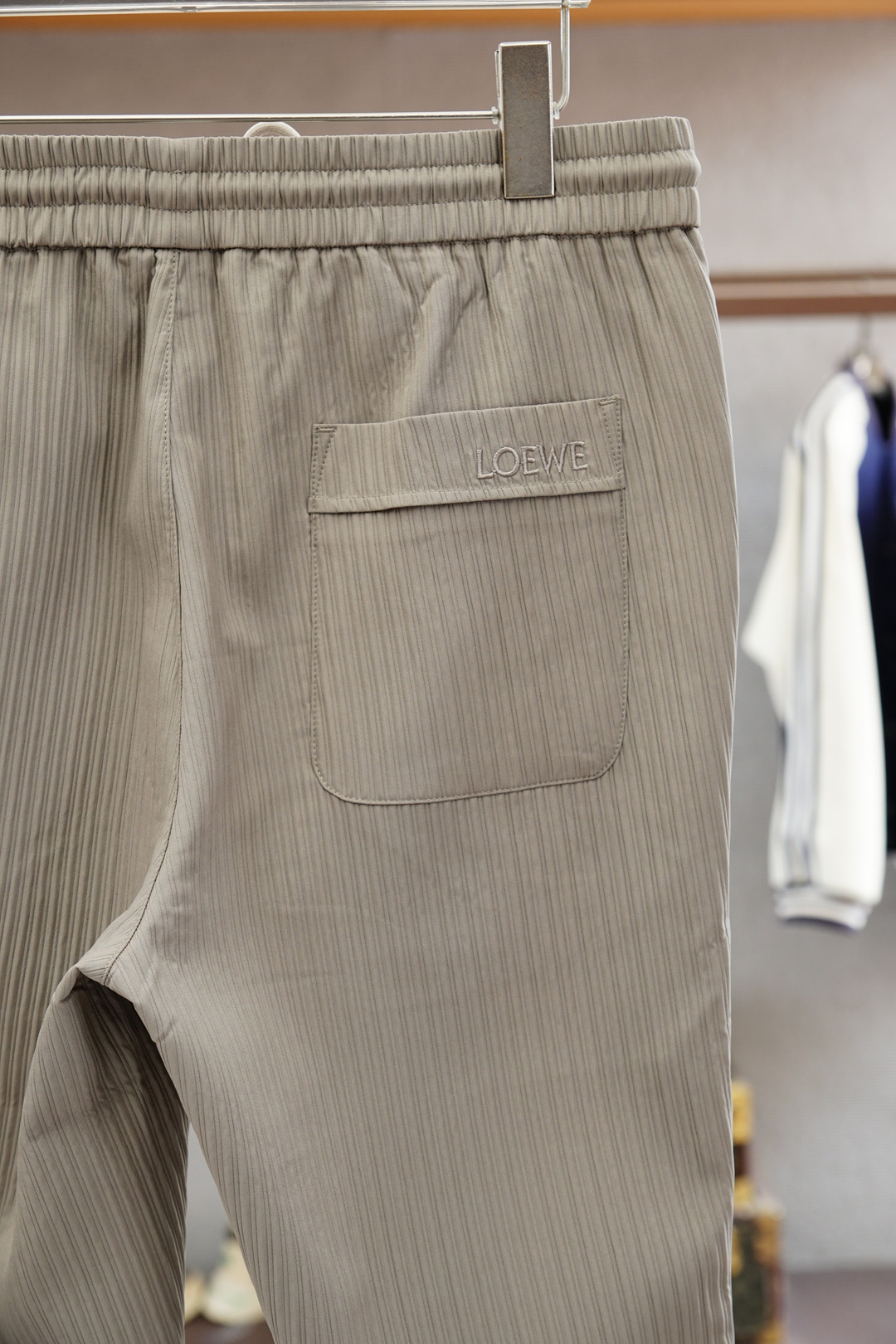 Loewe 罗意威/2025早秋新款休闲裤!官网同步发售。品牌经典logo休闲裤，定制面料，舒适度极好，