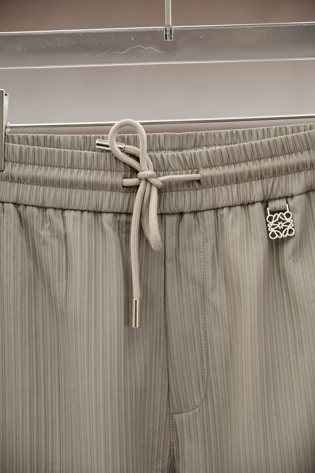 Loewe 罗意威/2025早秋新款休闲裤!官网同步发售。品牌经典logo休闲裤，定制面料，舒适度极好，