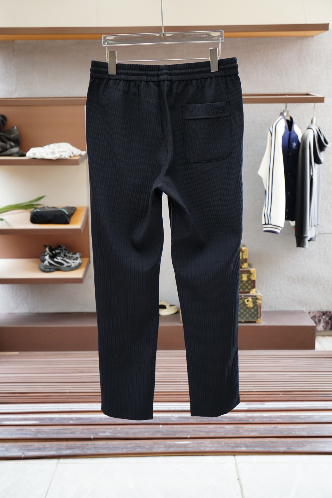 Loewe 罗意威/2025早秋新款休闲裤!官网同步发售。品牌经典logo休闲裤，定制面料，舒适度极好，