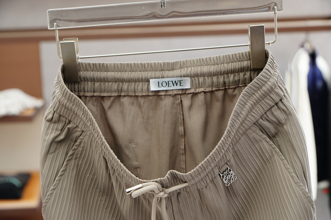 Loewe 罗意威/2025早秋新款休闲裤!官网同步发售。品牌经典logo休闲裤，定制面料，舒适度极好，