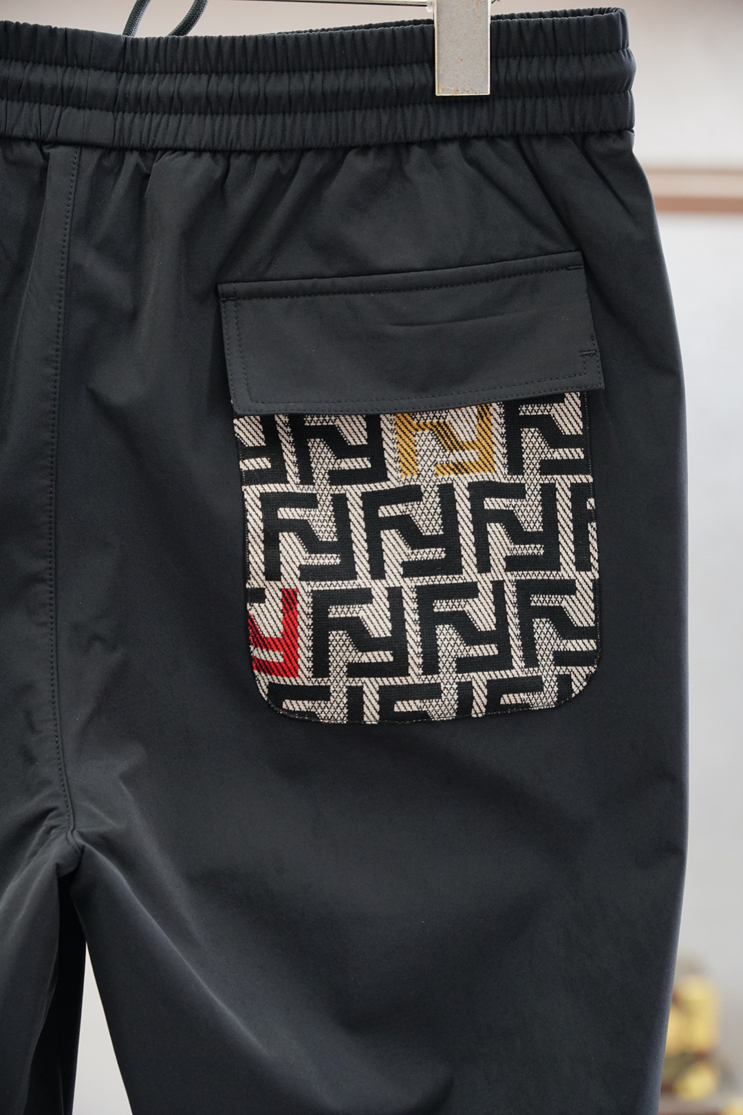 Fendi-芬迪2025新款，男士经典黄色小怪兽眼睛刺绣标识时尚运动休闲抽绳卫裤！贸易公司渠道稀出，同步