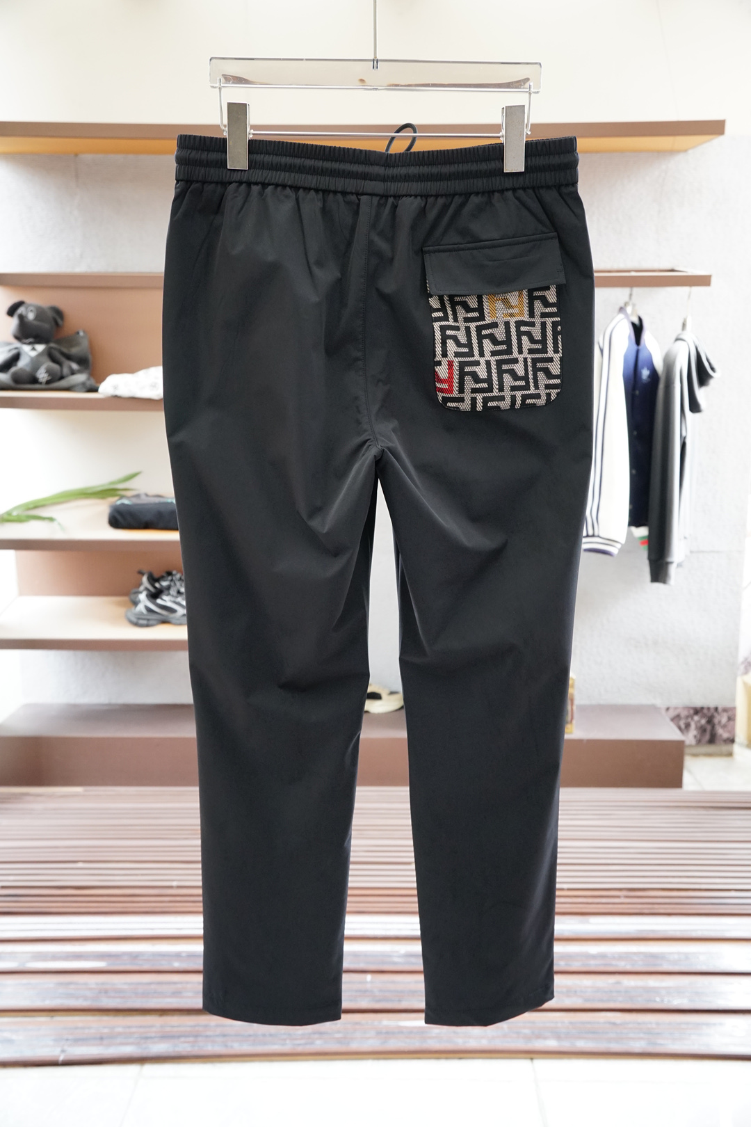 Fendi-芬迪2025新款，男士经典黄色小怪兽眼睛刺绣标识时尚运动休闲抽绳卫裤！贸易公司渠道稀出，同步