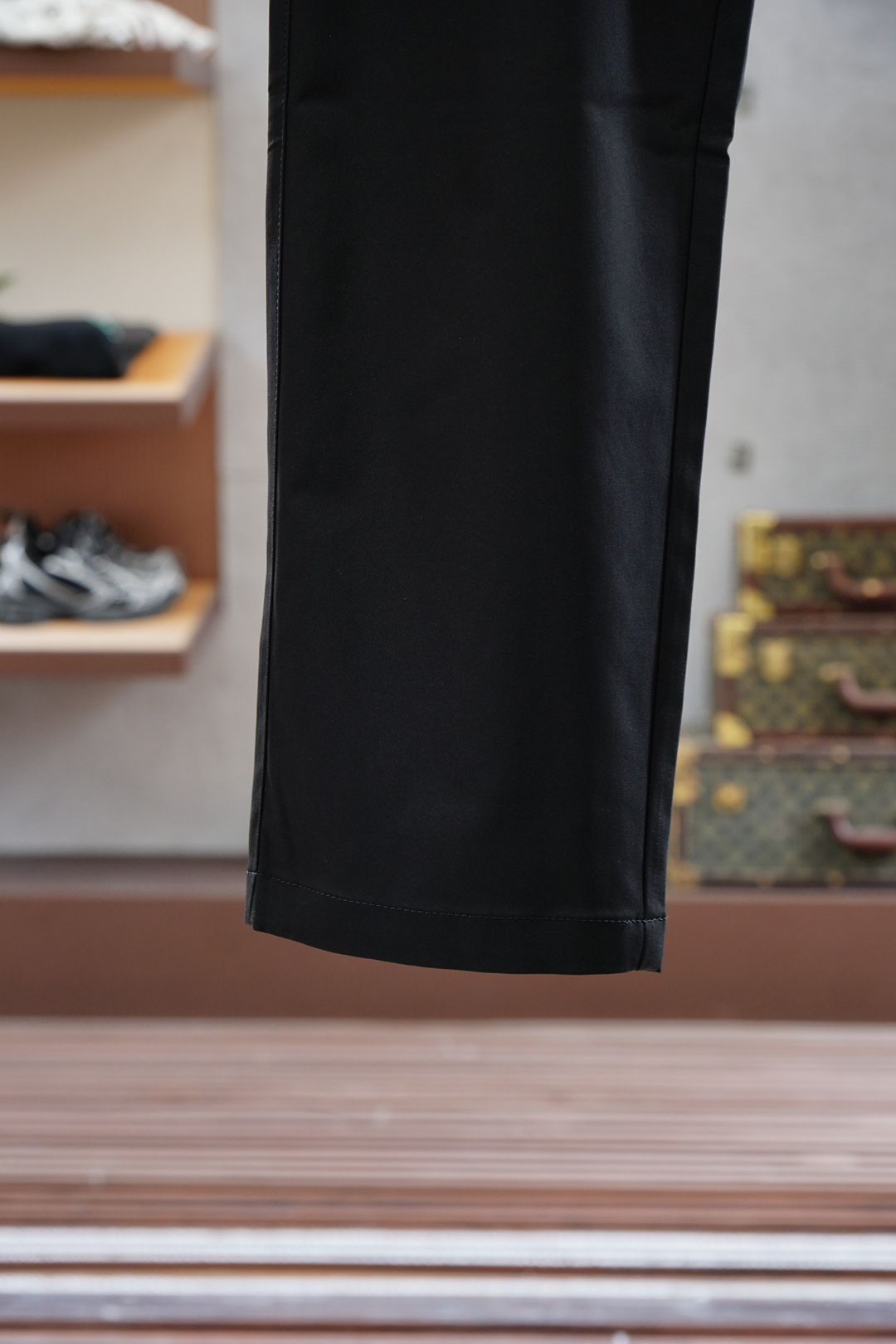 Lv 罗意威-L家FW大秀中，L家以致敬美国西部文化为主题，带来了一系列「绿松石」产品. 大秀中菲董打造