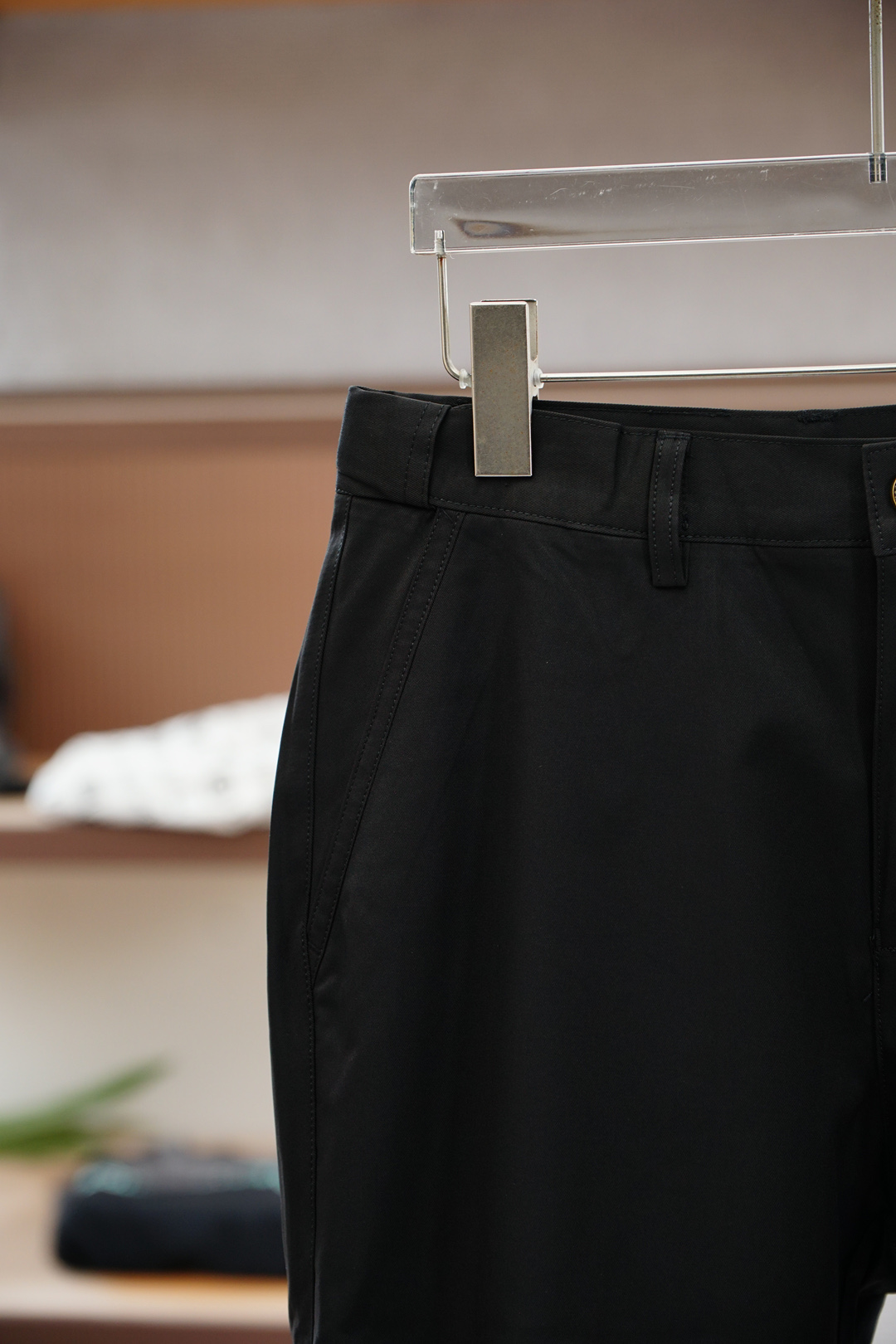 Lv 罗意威-L家FW大秀中，L家以致敬美国西部文化为主题，带来了一系列「绿松石」产品. 大秀中菲董打造