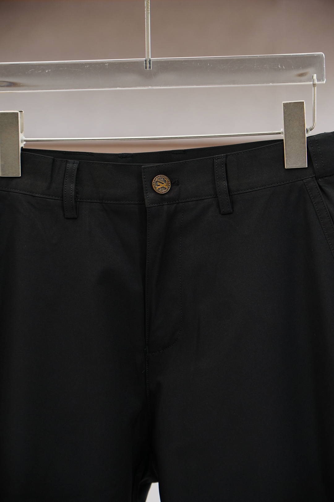 Lv 罗意威-L家FW大秀中，L家以致敬美国西部文化为主题，带来了一系列「绿松石」产品. 大秀中菲董打造