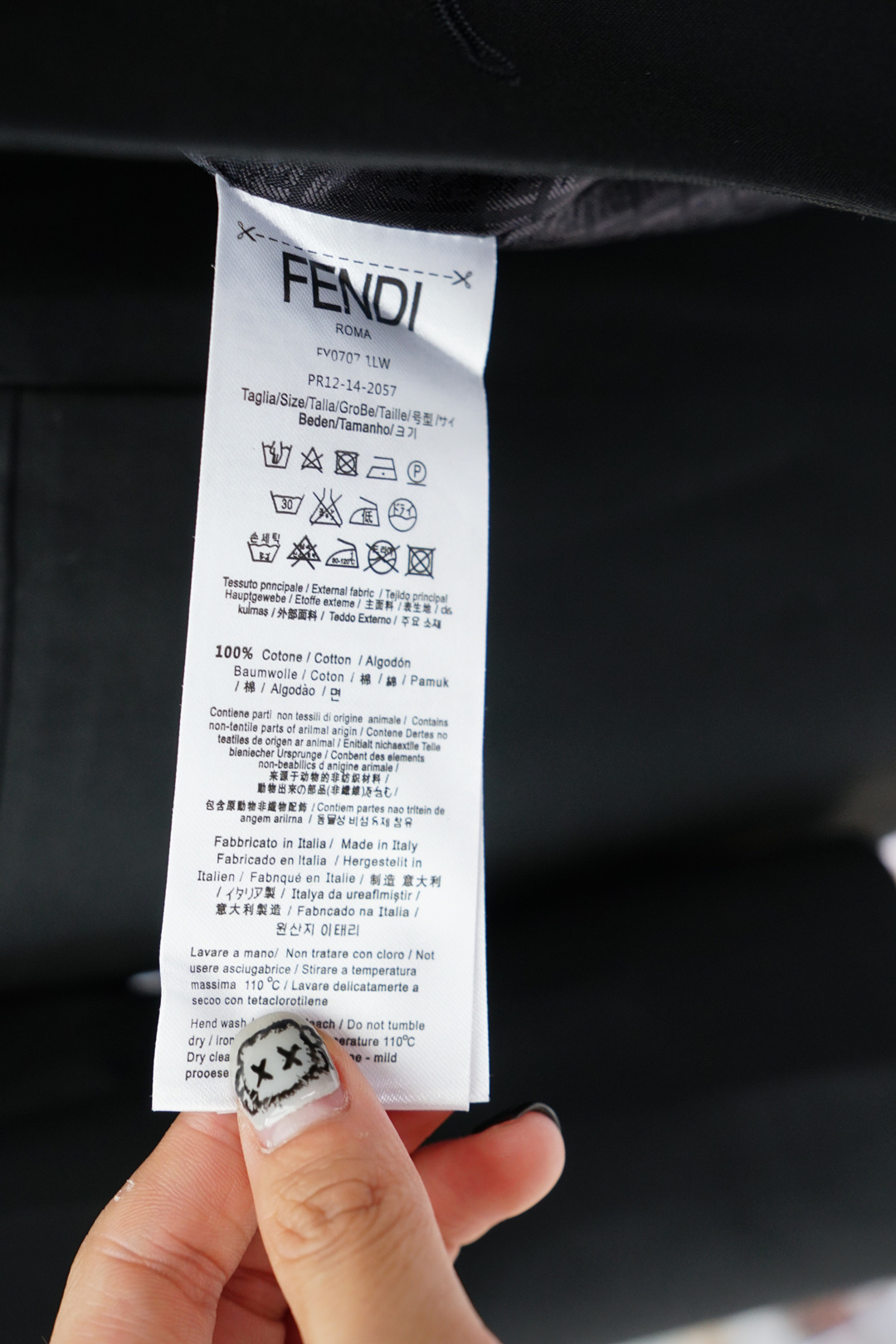 Fendi 芬迪/25SS秋冬两粒西装西服，精致点缀，做工极其精湛，走线细密匀称，无多余线头，内里全包边