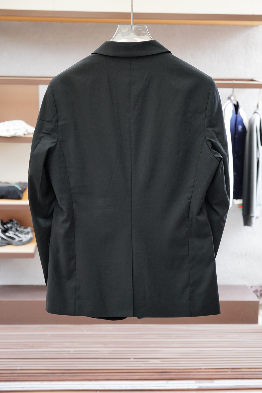 Fendi 芬迪/25SS秋冬两粒西装西服，精致点缀，做工极其精湛，走线细密匀称，无多余线头，内里全包边