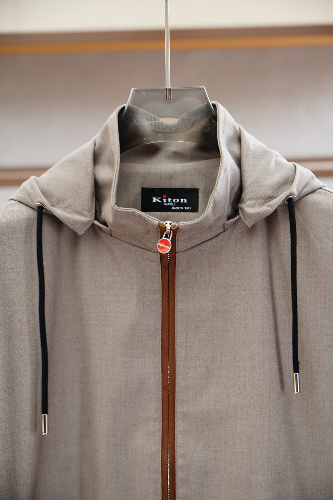 Kiton-2025秋季双层外套！今年的专柜新品，男士超软面料帅酷爆款 外套。时尚都市百搭款，今年必定超