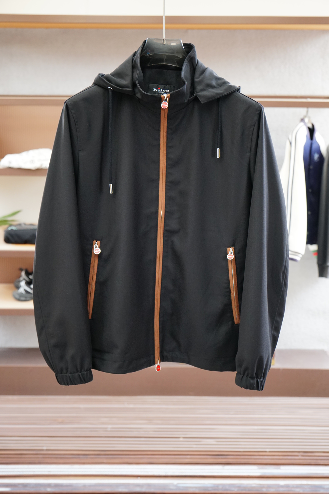 Kiton-2025秋季双层外套！今年的专柜新品，男士超软面料帅酷爆款 外套。时尚都市百搭款，今年必定超