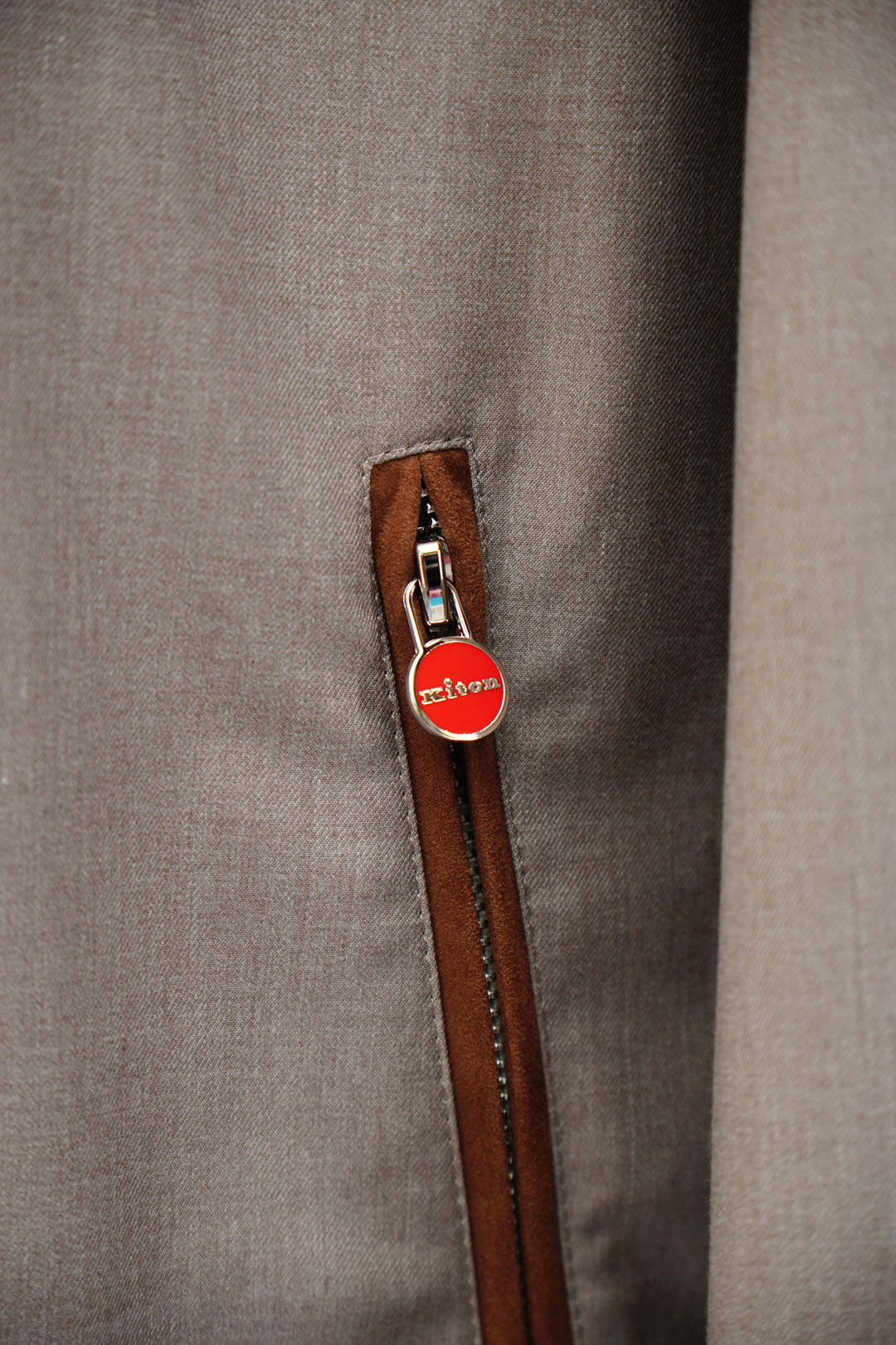 Kiton-2025秋季双层外套！今年的专柜新品，男士超软面料帅酷爆款 外套。时尚都市百搭款，今年必定超