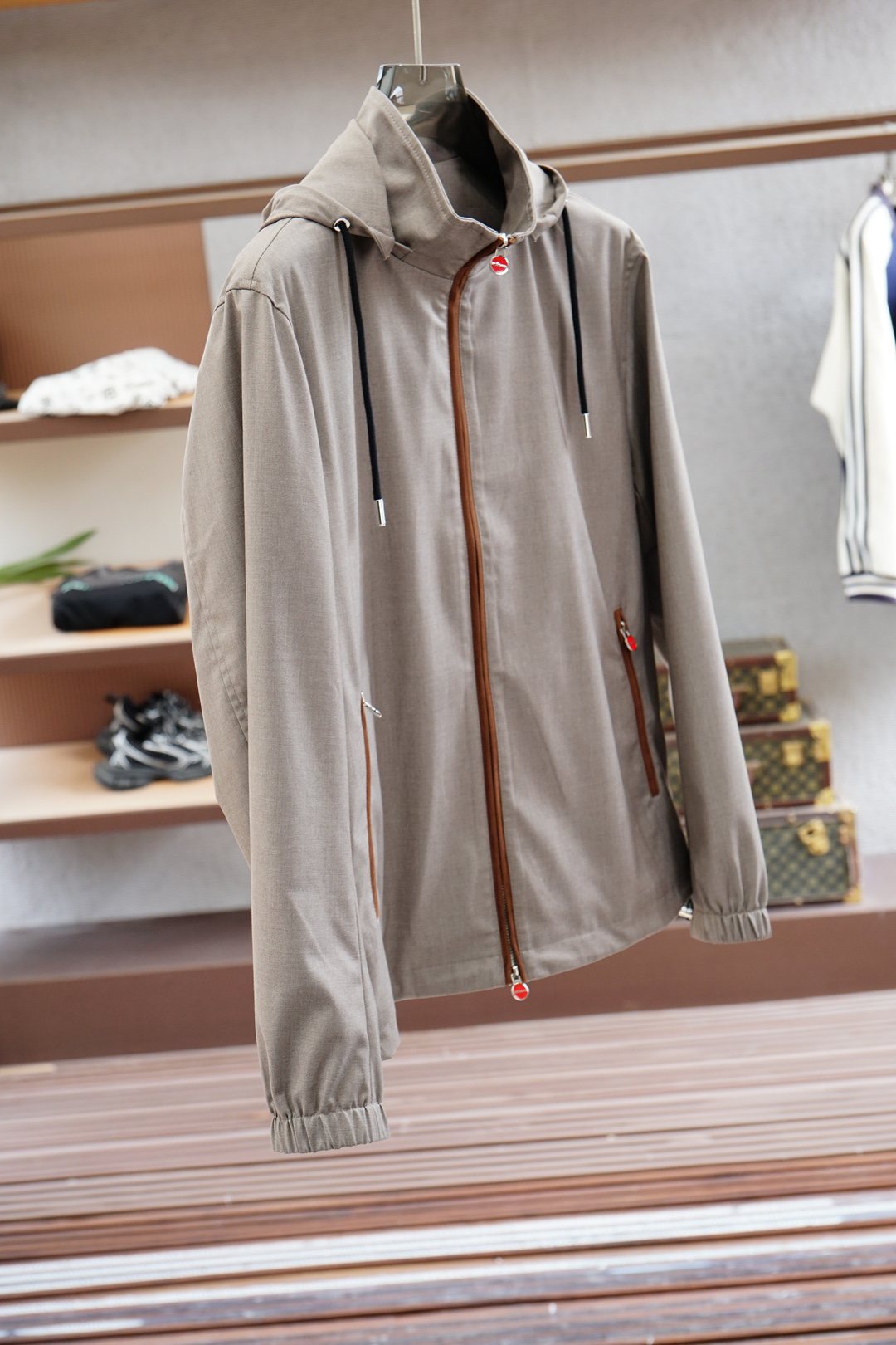 Kiton-2025秋季双层外套！今年的专柜新品，男士超软面料帅酷爆款 外套。时尚都市百搭款，今年必定超