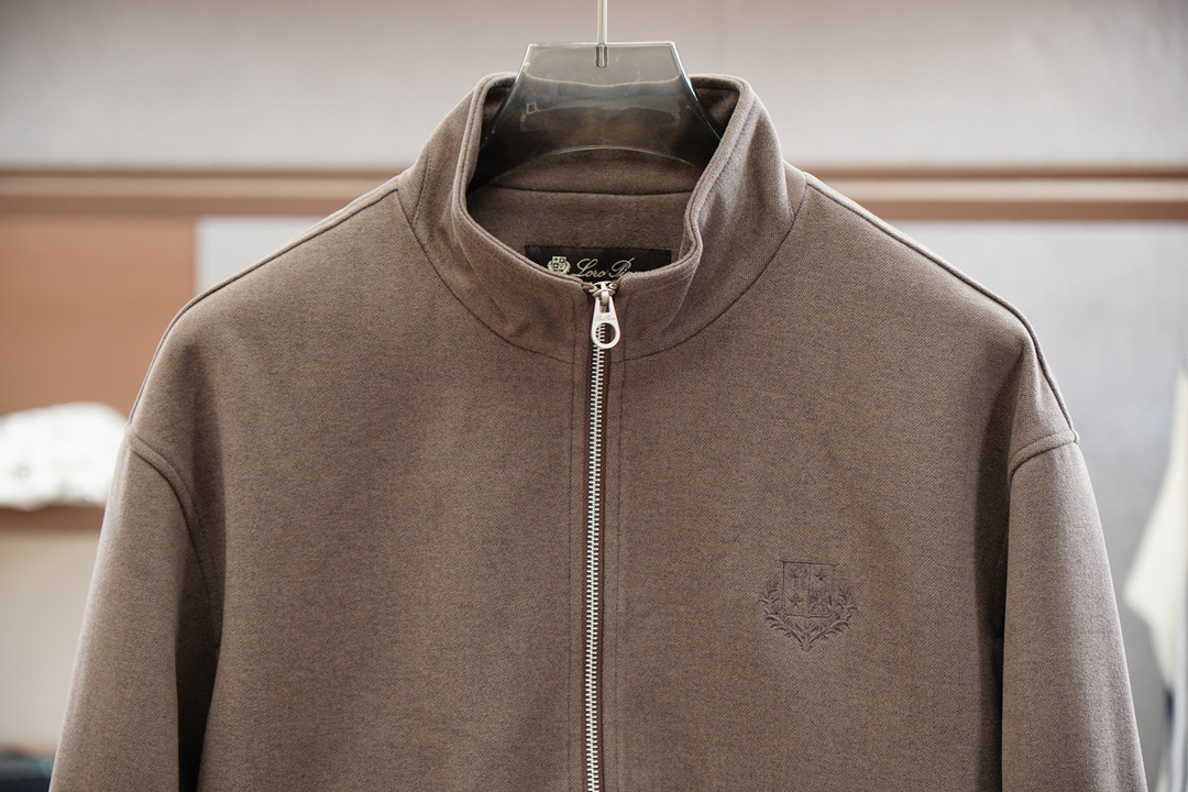 lP🆕-2025秋季夹克外套！今年的专柜新品，男士超软面料帅酷爆款 外套。时尚都市百搭款，今年必定超火爆