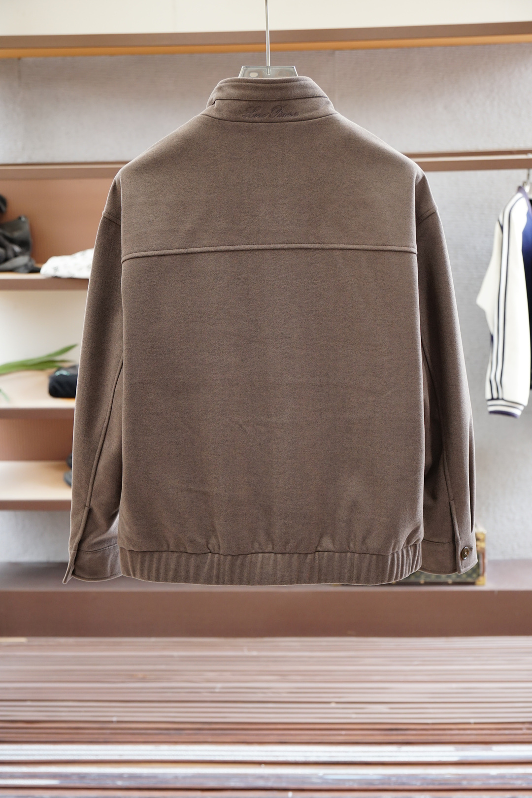 lP🆕-2025秋季夹克外套！今年的专柜新品，男士超软面料帅酷爆款 外套。时尚都市百搭款，今年必定超火爆