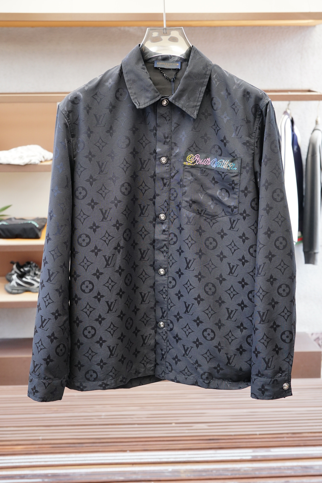 NO:520706,LV Louis Vuitton-2025SS New custom colored ironing shirts are purchased and developed. Compare any version on the market at will!  Size:S M L XL,,louis vuitton,louis vuitton,shirts,alexander wang19860909LV 路易威登-2025SS 新款定制彩色烫钻衬衫 原版购入开发,随意对比市面任意版本！ Size:S M L XL,,louis vuitton,louis vuitton,shirts,alexander wang,Men's clothing