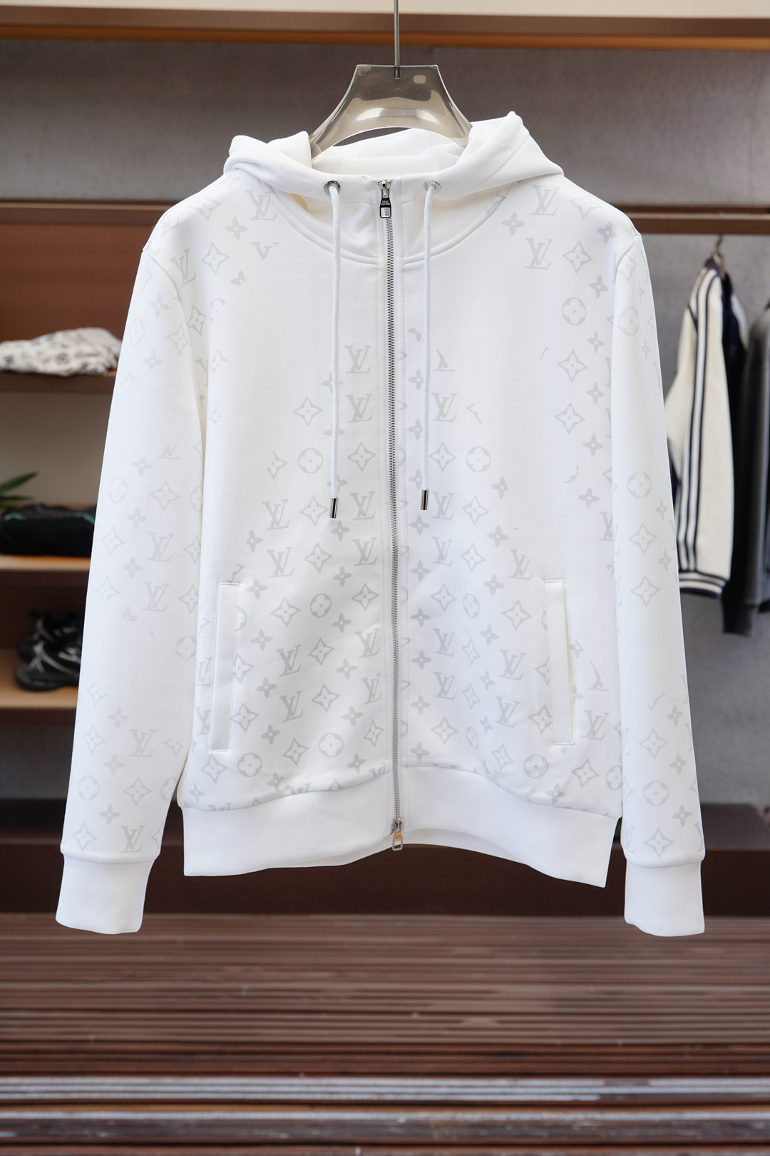 Lv 路意威风/徽标棉质拉链运动衫面料：16S单纱 + 6S鱼鳞棉底纱 / 470G罗纹：21S双纱 2