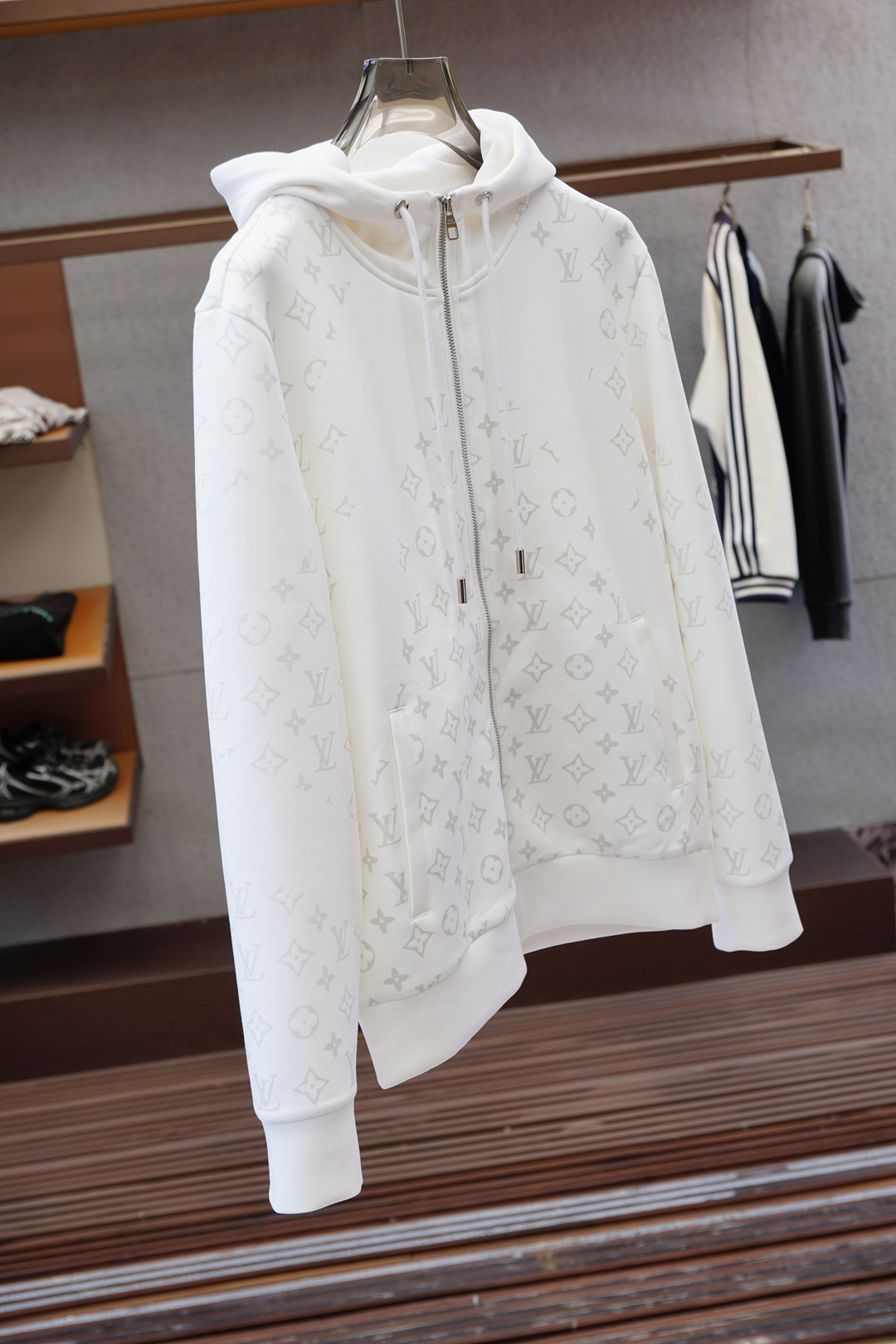 Lv 路意威风/徽标棉质拉链运动衫面料：16S单纱 + 6S鱼鳞棉底纱 / 470G罗纹：21S双纱 2