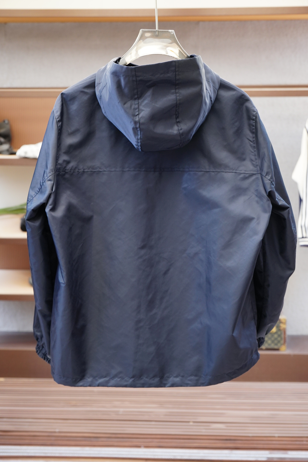 LV，双面夹克，🔥🔥开纯新款男士连帽，夹克外套，高定专柜面料 透气舒适度高，细节无可挑剔，品牌元素设计理