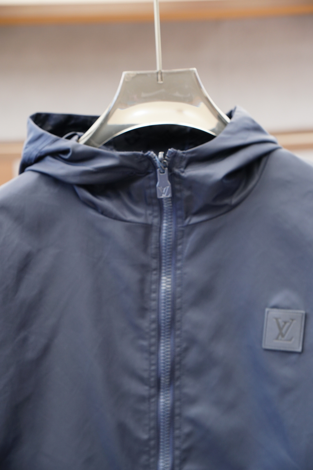 LV，双面夹克，🔥🔥开纯新款男士连帽，夹克外套，高定专柜面料 透气舒适度高，细节无可挑剔，品牌元素设计理