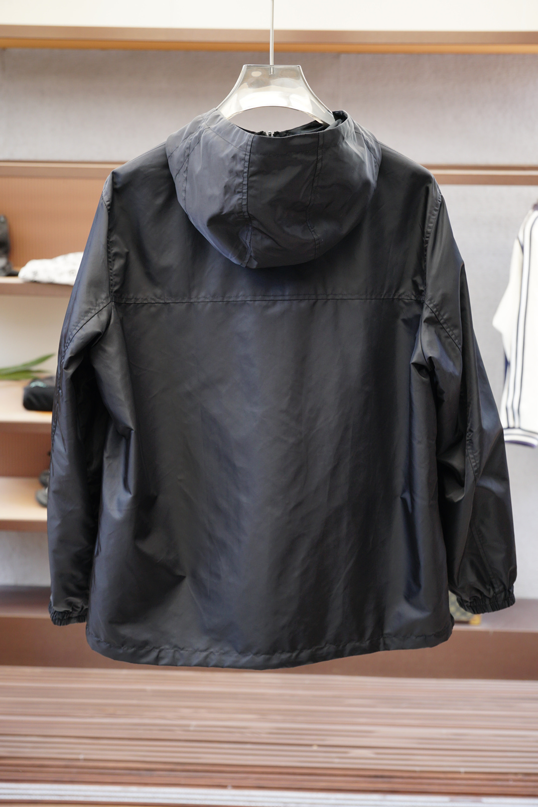 LV，双面夹克，🔥🔥开纯新款男士连帽，夹克外套，高定专柜面料 透气舒适度高，细节无可挑剔，品牌元素设计理