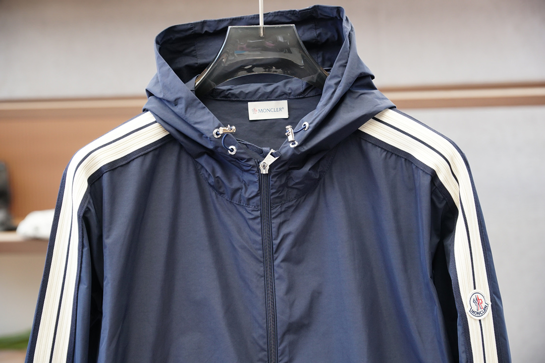 蒙口-Moncler 2025SS 秋冬新款织带连帽外套原版购入开发，1.1版型，细节安排到位，正品级、