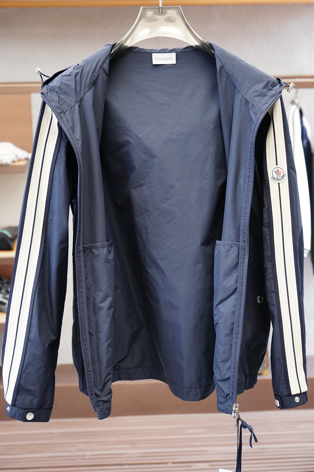 蒙口-Moncler 2025SS 秋冬新款织带连帽外套原版购入开发，1.1版型，细节安排到位，正品级、