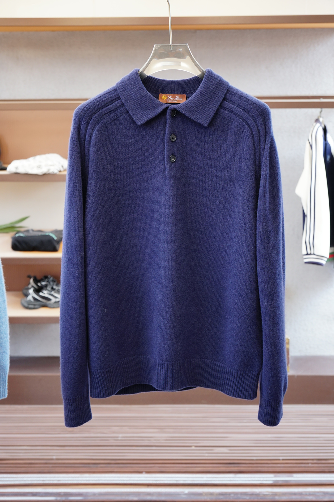 NO:566418,, LP's new autumn and winter LP sweater. High-quality wool, simple but not simple. Exquisite lapel and button design, details highlight quality. Whether it is a casual stroll or a business occasion, it can add elegance to you. Fine workmanship, fine and even stitching, not easy to fall off. Color royal blue khaki light blue code size M-2xl,,loro piana,sweaters,alexander wang19860909,LP秋冬新款 LP毛衣.优质羊毛,简约而不简单.精致翻领与纽扣设计,细节彰显品质.无论是休闲漫步还是商务场合,它都能为你增添优雅气质.做工精细 针脚细密均匀,不易脱线. 颜色宝蓝色 卡其色 浅蓝色 码数M-2xl,,loro piana,sweaters,alexander wang,Men's clothing