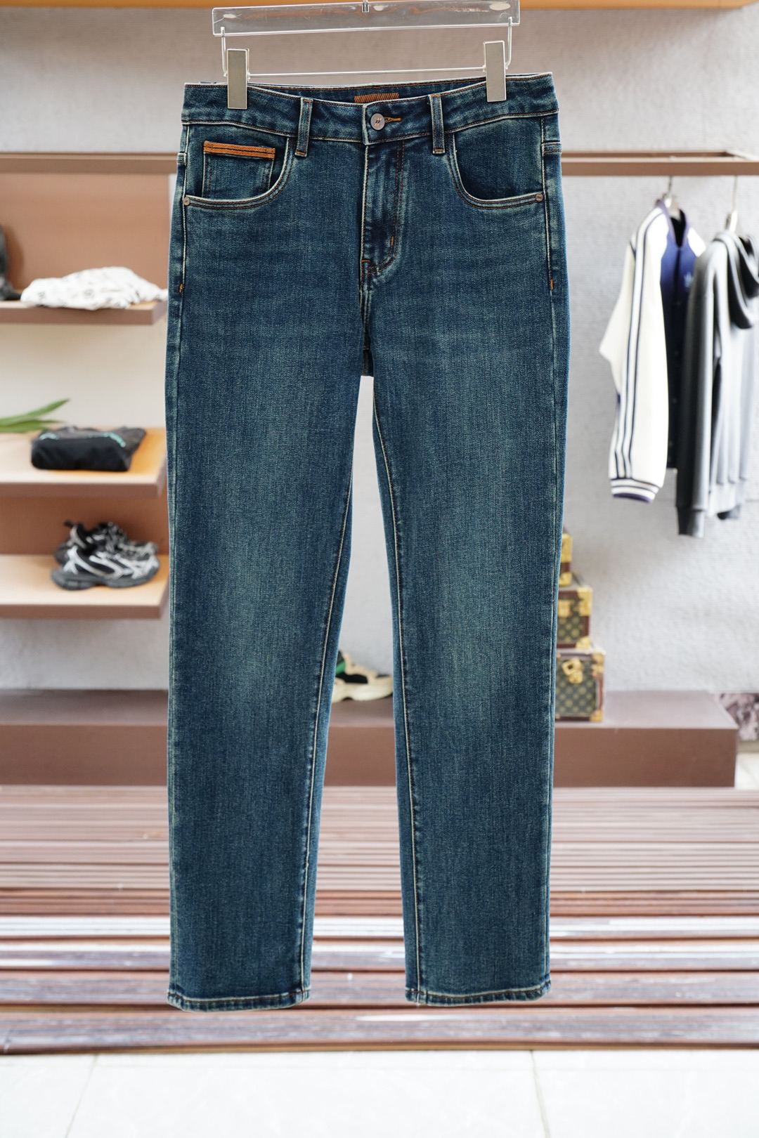 NO:520751,Jenia - New styles are coming early autumn new styles of casual pants and jeans, high-end custom series. Imported high-density pure cotton Gaza washing process is comfortable, soft and skin-friendly, straight and not easy to wrinkle, simple and clear, super versatile, super fashionable and versatile, straight and stylish, a must-have for the wardrobe!  Suitable for any occasion to wear 30-38 pick up the next day, zegna, jeans, alexander wang19860909杰尼亚-新款来袭早秋新款新款休闲裤牛仔裤,高端定制系列.进口高密度纯棉加沙洗工艺舒适柔软亲肤,笔挺不易起皱,简单明了,超级百搭上身效果超级棒时尚百搭,笔挺有型,衣橱必备！适合任何场合穿着 30-38隔天取货无,,zegna,jeans,alexander wang,Men's clothing