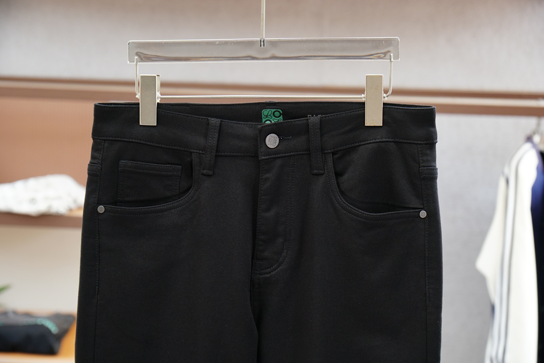 Miu Miu-新款来袭🔥早秋新款新款休闲裤牛仔裤，高端定制系列。进口高密度纯棉加沙洗工艺舒适柔软亲肤，