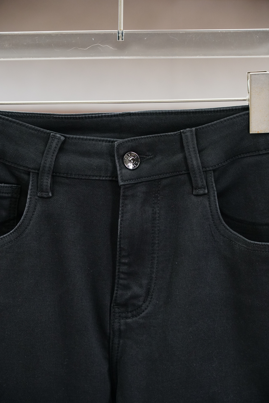 Miu Miu-新款来袭🔥早秋新款新款休闲裤牛仔裤，高端定制系列。进口高密度纯棉加沙洗工艺舒适柔软亲肤，