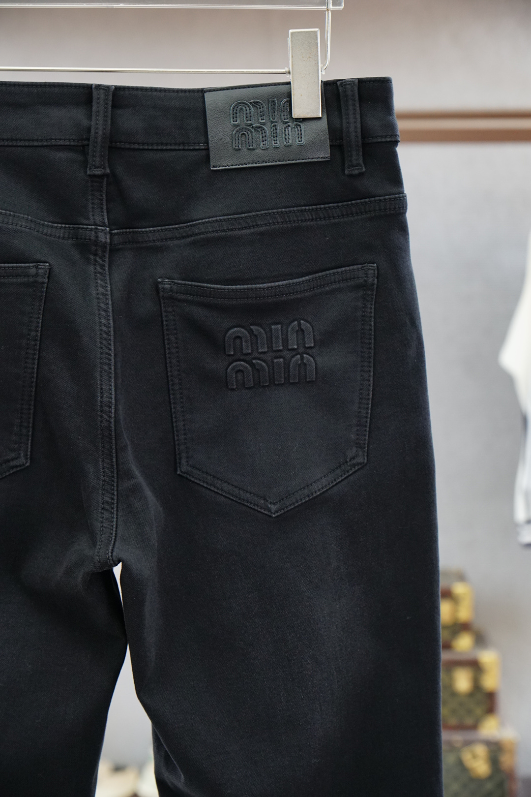 Miu Miu-新款来袭🔥早秋新款新款休闲裤牛仔裤，高端定制系列。进口高密度纯棉加沙洗工艺舒适柔软亲肤，