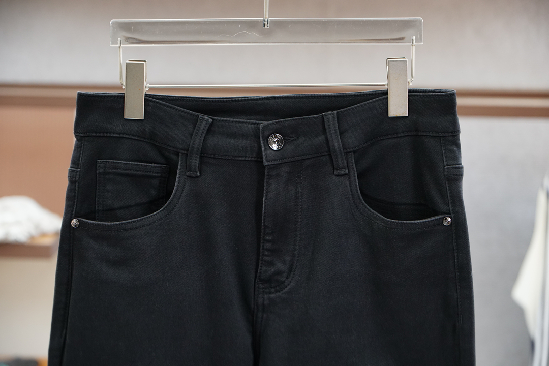 Miu Miu-新款来袭🔥早秋新款新款休闲裤牛仔裤，高端定制系列。进口高密度纯棉加沙洗工艺舒适柔软亲肤，