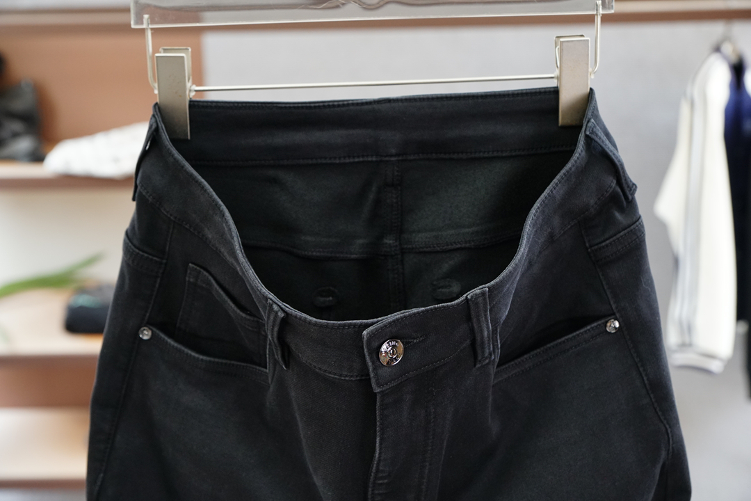 Miu Miu-新款来袭🔥早秋新款新款休闲裤牛仔裤，高端定制系列。进口高密度纯棉加沙洗工艺舒适柔软亲肤，