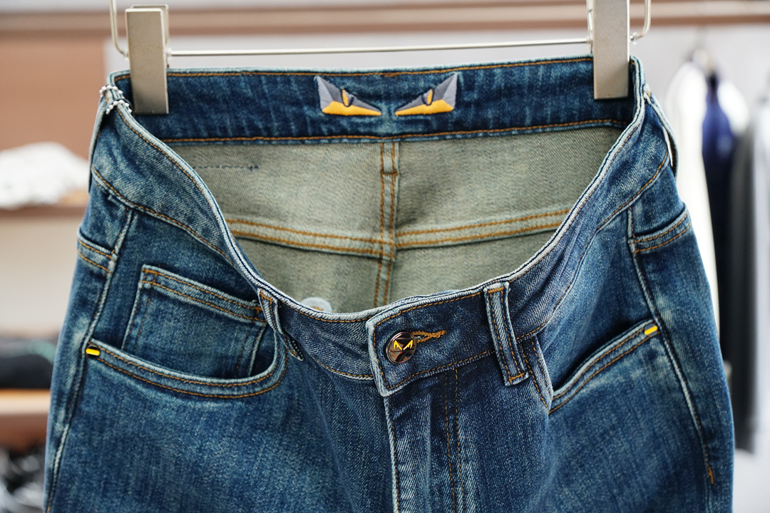 Fendi芬迪/新款来袭🔥早秋新款新款休闲裤牛仔裤，高端定制系列。进口高密度纯棉加沙洗工艺舒适柔软亲肤，