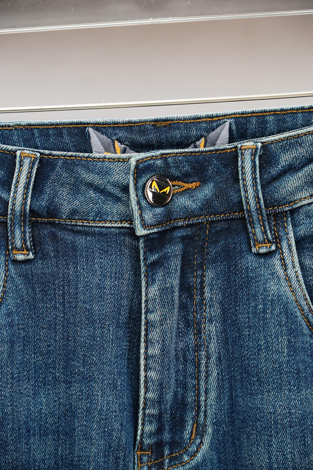 Fendi芬迪/新款来袭🔥早秋新款新款休闲裤牛仔裤，高端定制系列。进口高密度纯棉加沙洗工艺舒适柔软亲肤，