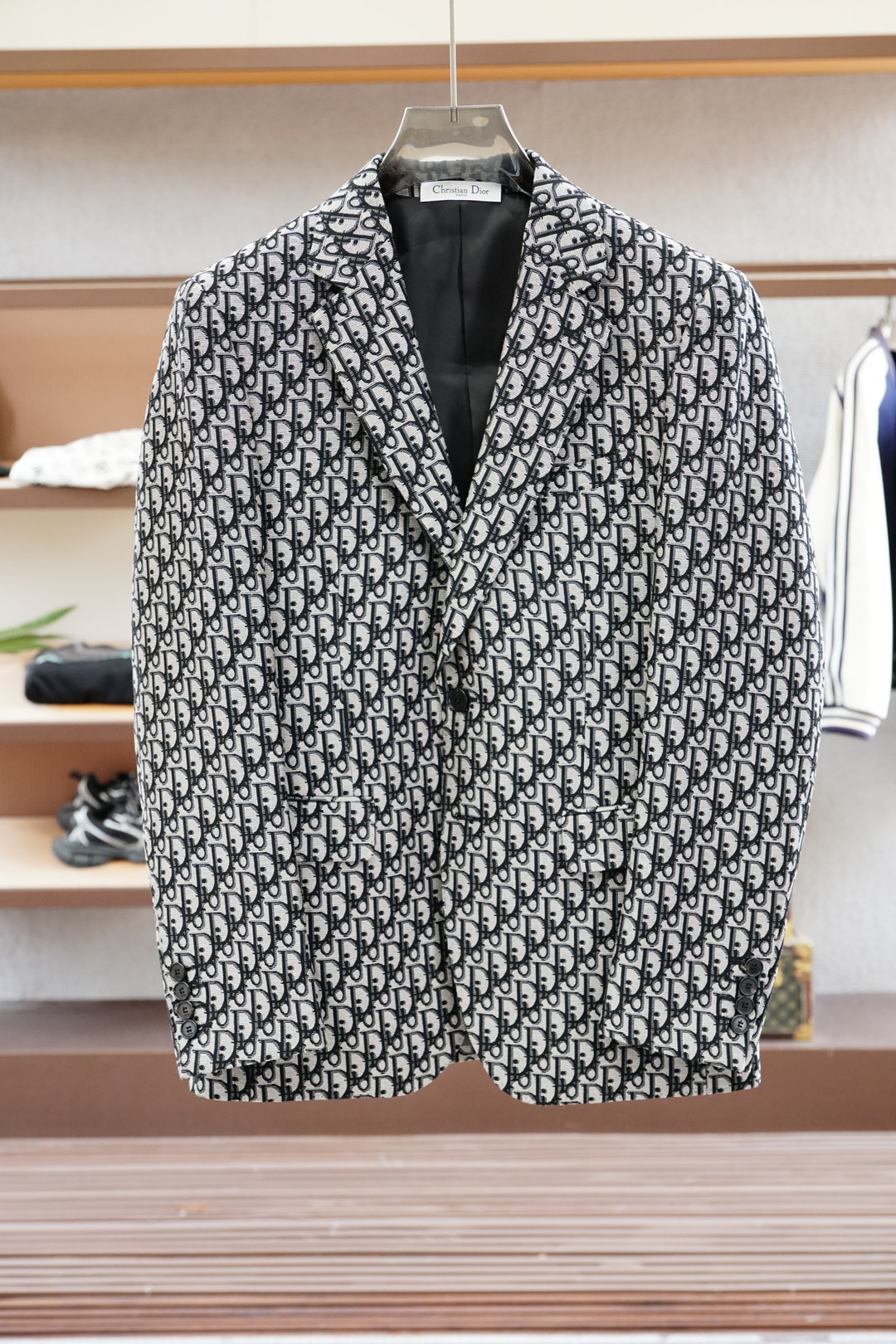 NO:521862,Dior-25SS autumn and winter jacquard two-piece suit, exquisite embellishment, extremely exquisite workmanship, fine and symmetrical thread, no unnecessary thread head, full inner edge, customized imported nylon fiber blend fabric, slim and stylish high-quality fashion, the best strong product for all occasions whether in business or casual!  Code number M-XXXL (please report height and weight by placing an order), dior, dior, business suit, alexander wang19860909Dior迪奥-25SS秋冬提花两粒西装西服,精致点缀,做工极其精湛,走线细密匀称,无多余线头,内里全包边,定制进口锦纶纤维混纺面料,修身有型的高品质时装,无论是商务还是休闲时候都能胜任各种场合的最佳强货！ 码数M-XXXL（下单请报身高体重）,,dior,dior,business suit,alexander wang,Men's clothing