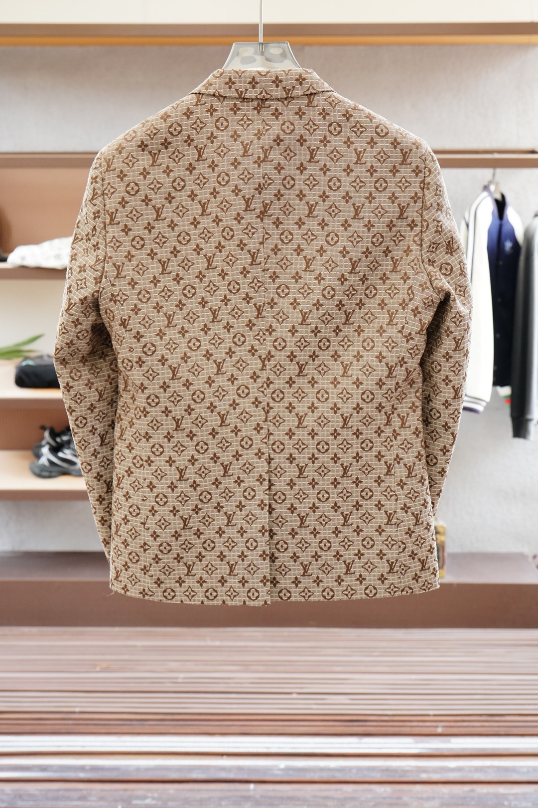 Lv 路易威登25SS秋冬提花两粒西装西服，精致点缀，做工极其精湛，走线细密匀称，无多余线头，内里全包边