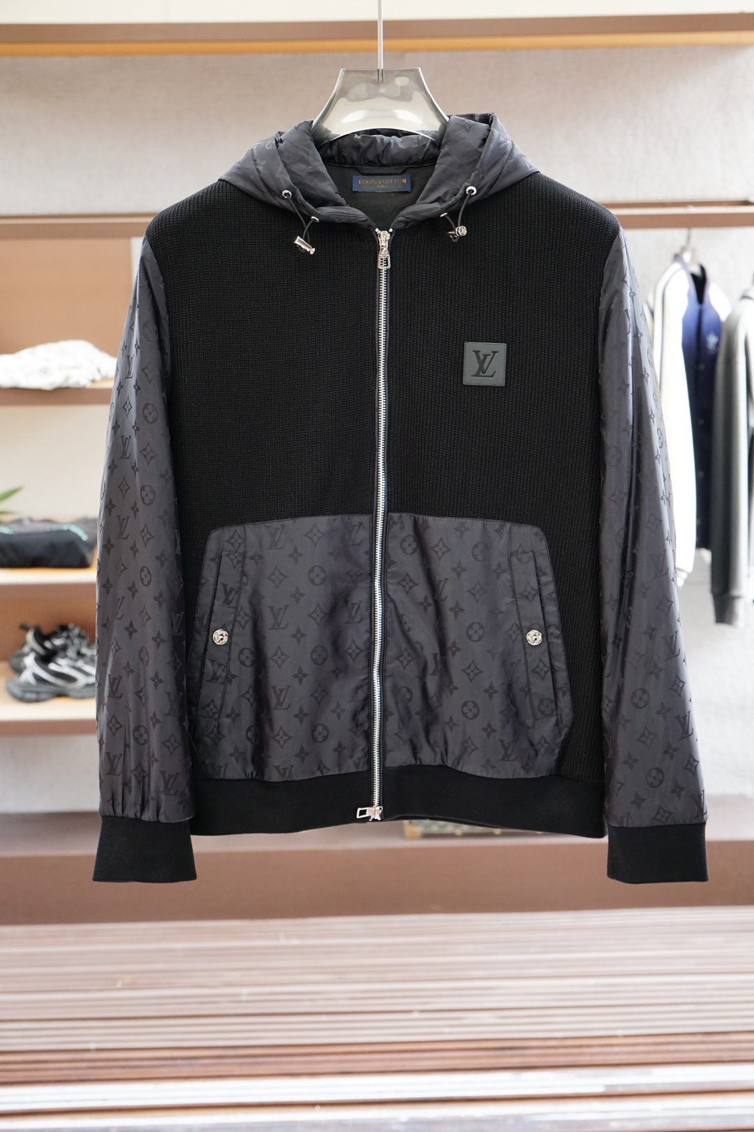 NO:566463,LV Louis Vuitton-25 Autumn and Winter New Jacket Original 1:1 Customized Hardware Accessories All Imported Original Design, High Quality, Low-key Luxury, Hooded Knitted Color Striped Jacket Cotton Clothes, Fashionable Loose Jacket Trend!  Size M LXL 2XL 3XL,,louis vuitton,louis vuitton,jackets & coats,jackets & coats,hats,alexander wang19860909Lv路易威登-25秋冬新款外套原版1:1定制五金配件全进口原版设计, 高品质,低调奢华 ,连帽针织彩条夹克棉服,时尚宽松外套潮 ！ 码数 M LXL 2XL 3XL,,louis vuitton,louis vuitton,jackets & coats,jackets & coats,hats,alexander wang,Men's clothing