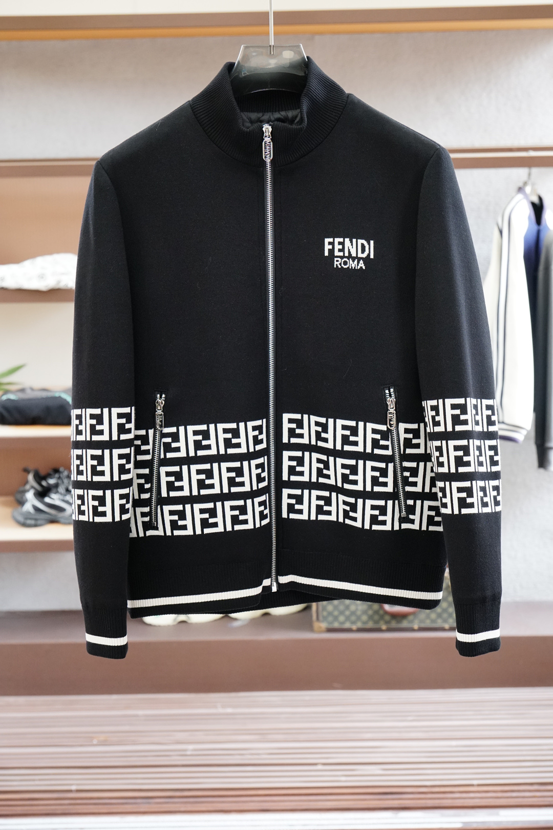NO:566458,- Fendi Fendi-25 new autumn and winter new coat original version 1:1 customized hardware accessories, all imported original design, high quality, low-key luxury, hooded knitted colorful striped jacket cotton jacket, fashionable loose coat trend!  Size M LXL 2XL 3XL,,fendi,fendi,jackets & coats,jackets & coats,hats,alexander wang19860909- Fendi芬迪-25秋冬新款外套原版1:1定制五金配件全进口原版设计, 高品质,低调奢华 ,连帽针织彩条夹克棉服,时尚宽松外套潮 ！ 码数 M LXL 2XL 3XL,,fendi,fendi,jackets & coats,jackets & coats,hats,alexander wang,Men's clothing