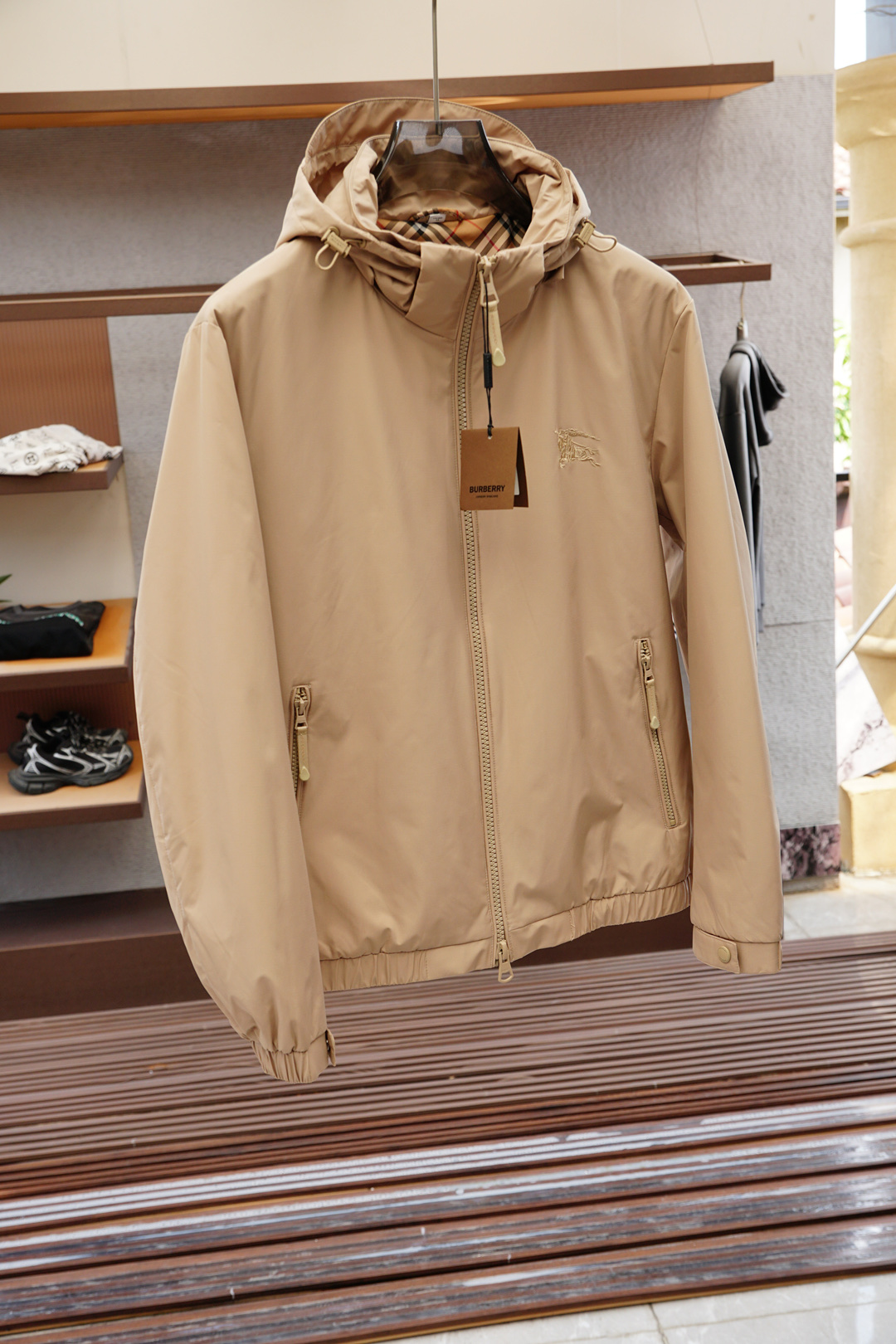 BBR 巴宝莉-2025秋季夹克外套！今年的专柜新品，男士超软聚酯纤维面料帅酷爆款 外套。时尚都市百搭款